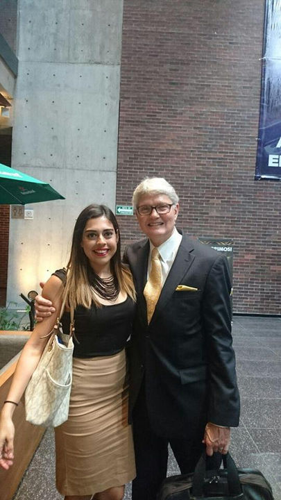 Alejandra Barba con Kim Cameron
