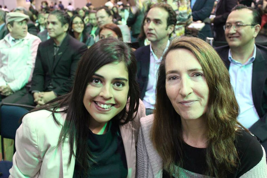 Alejandra Barba con Sonja Lyubomirsky